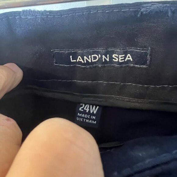 NWT Land'N Sea Women's Chino Shorts in Navy - Size 24W - Picture 1 of 8